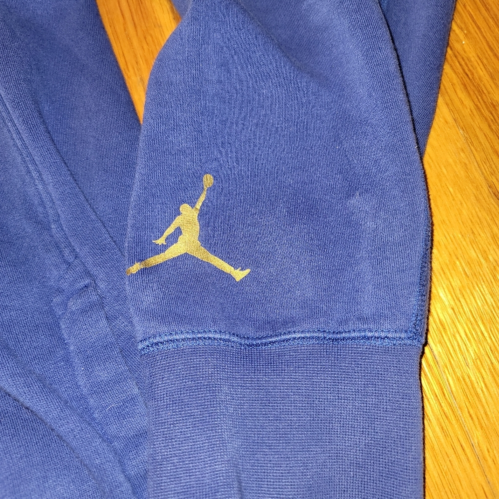 Special Edition Jordan Pullover - Picture 2 of 8